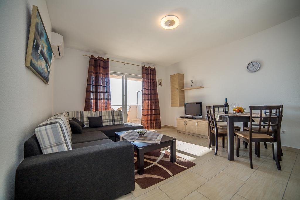 Apartments Kati Омиш Экстерьер фото