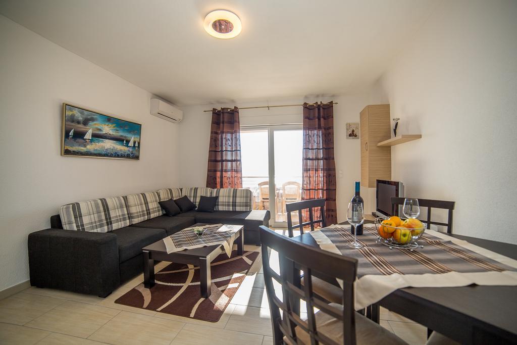 Apartments Kati Омиш Экстерьер фото