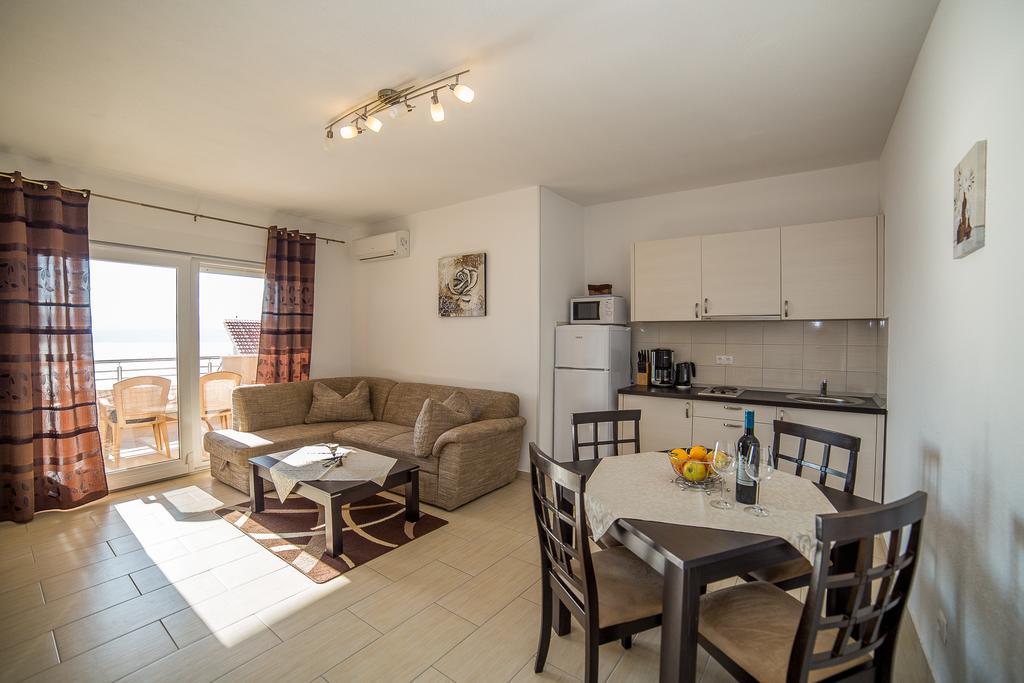 Apartments Kati Омиш Экстерьер фото