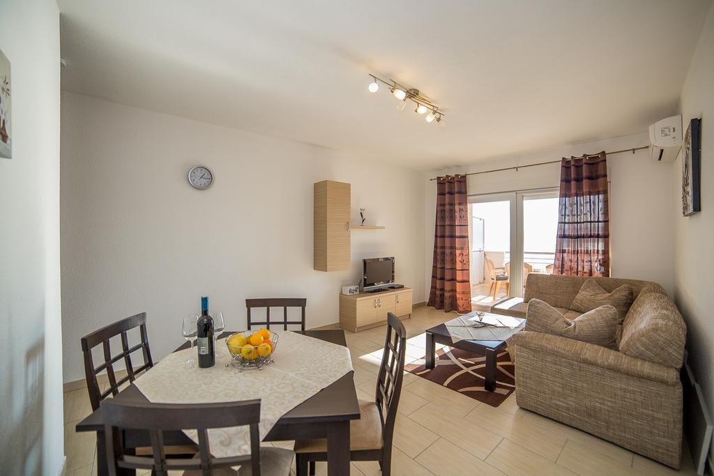 Apartments Kati Омиш Экстерьер фото