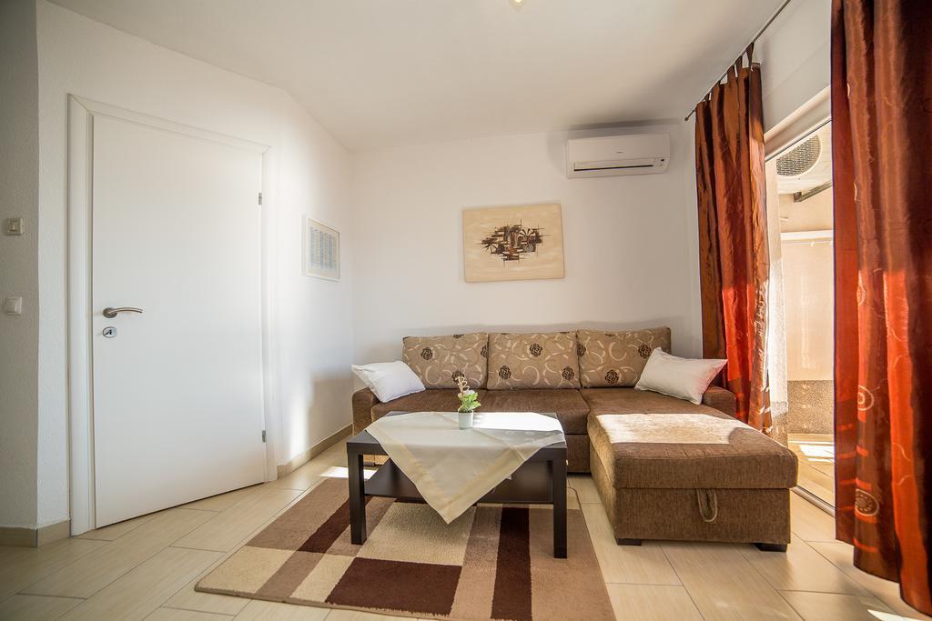 Apartments Kati Омиш Экстерьер фото
