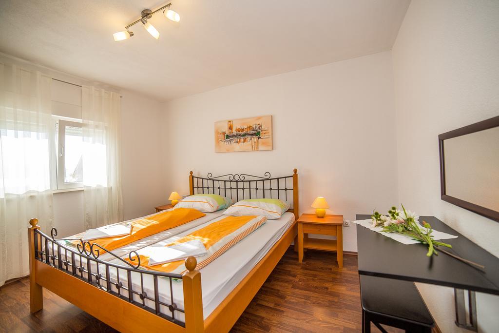 Apartments Kati Омиш Экстерьер фото