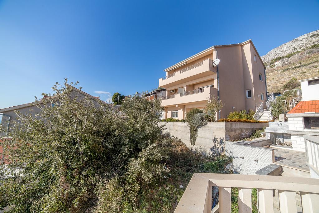 Apartments Kati Омиш Экстерьер фото